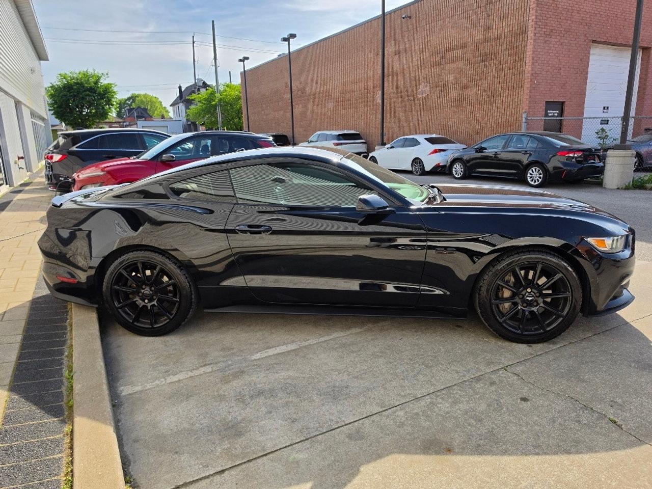 2016 Ford Mustang GT 5.0L V8 LEATHER-NAVI-CAMERA-REMOTE START-AUTO!! Photo