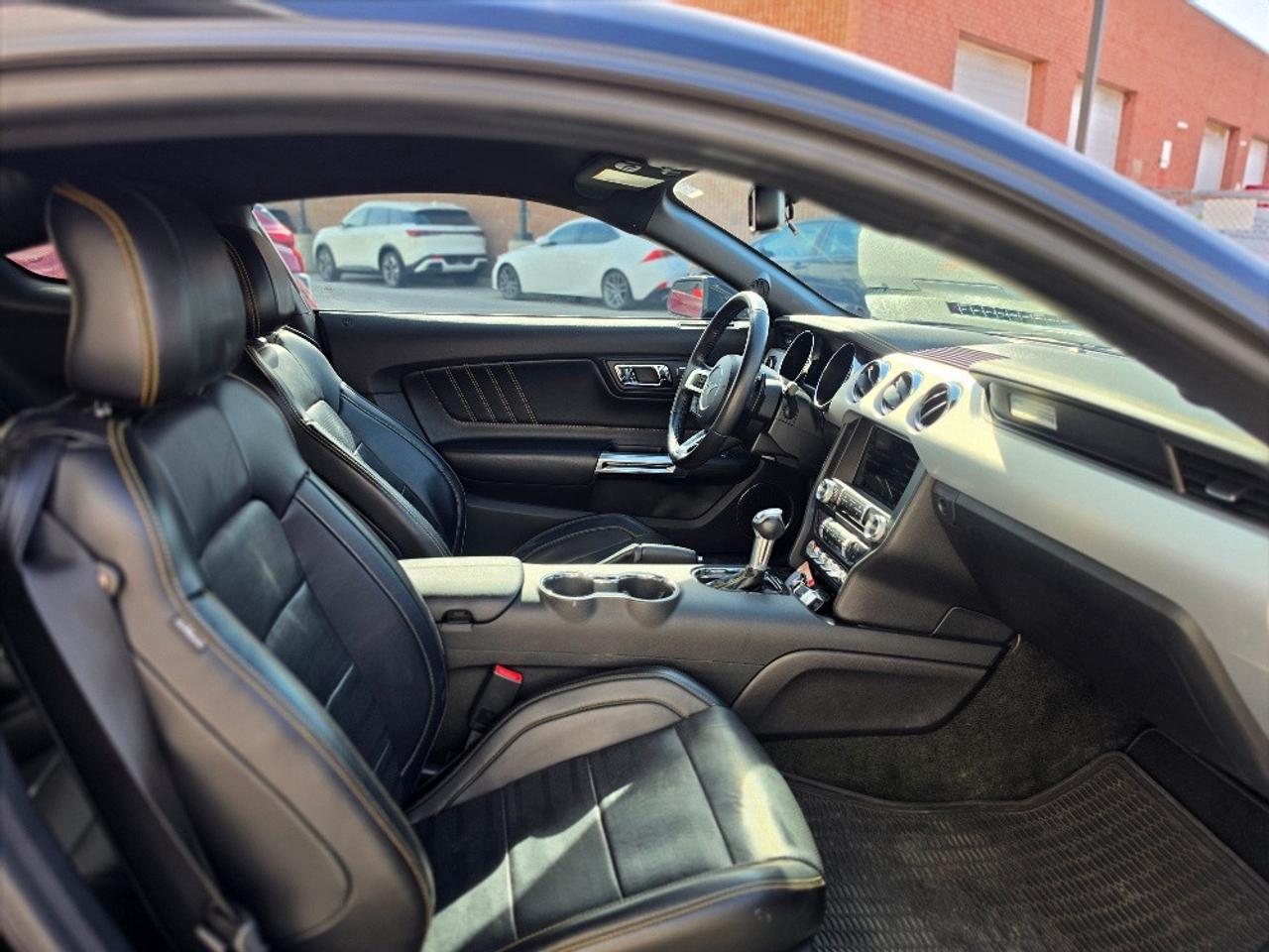 2016 Ford Mustang GT 5.0L V8 LEATHER-NAVI-CAMERA-REMOTE START-AUTO!! Photo