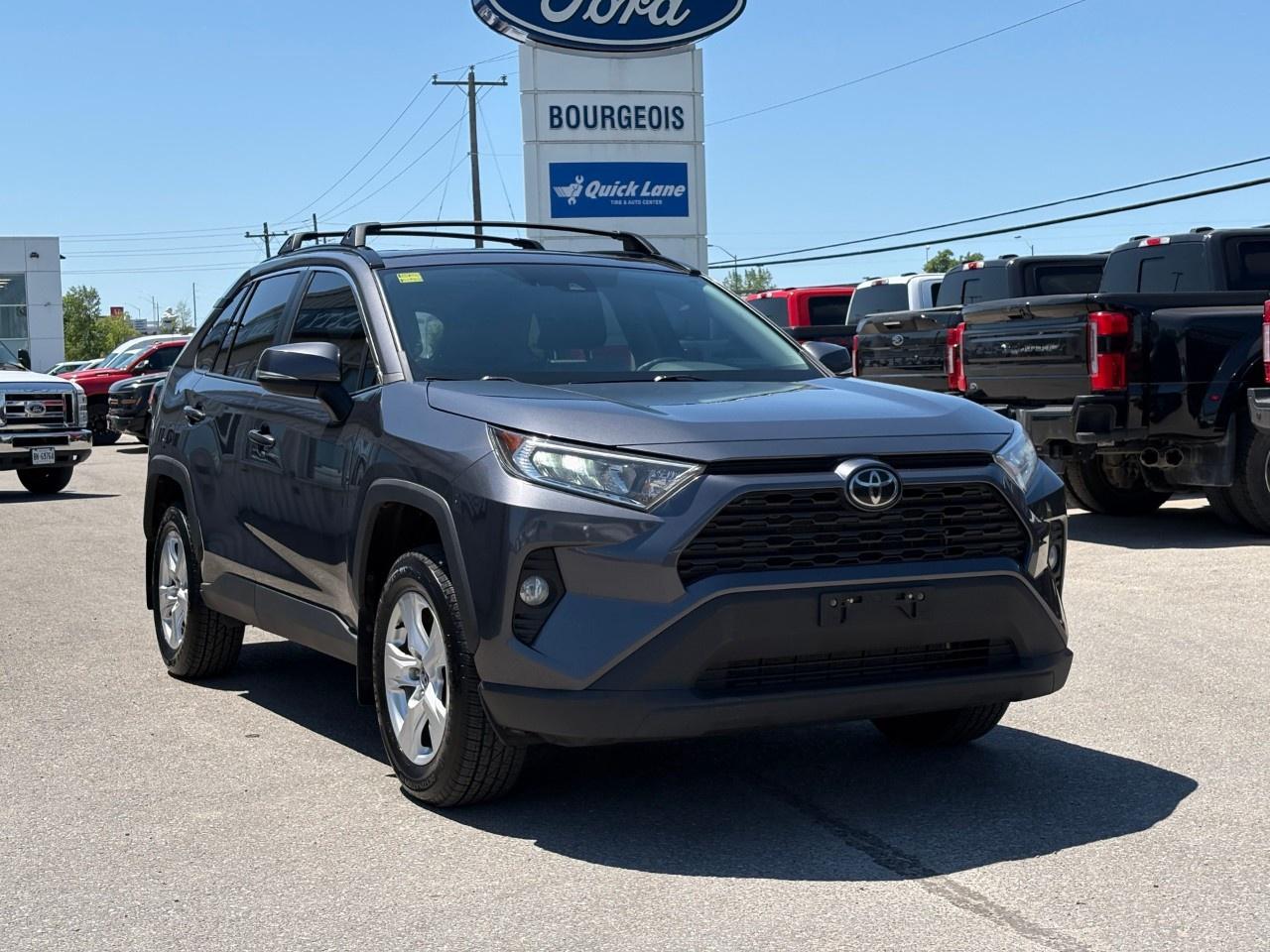 2020 Toyota RAV4 XLE AWD Photo3