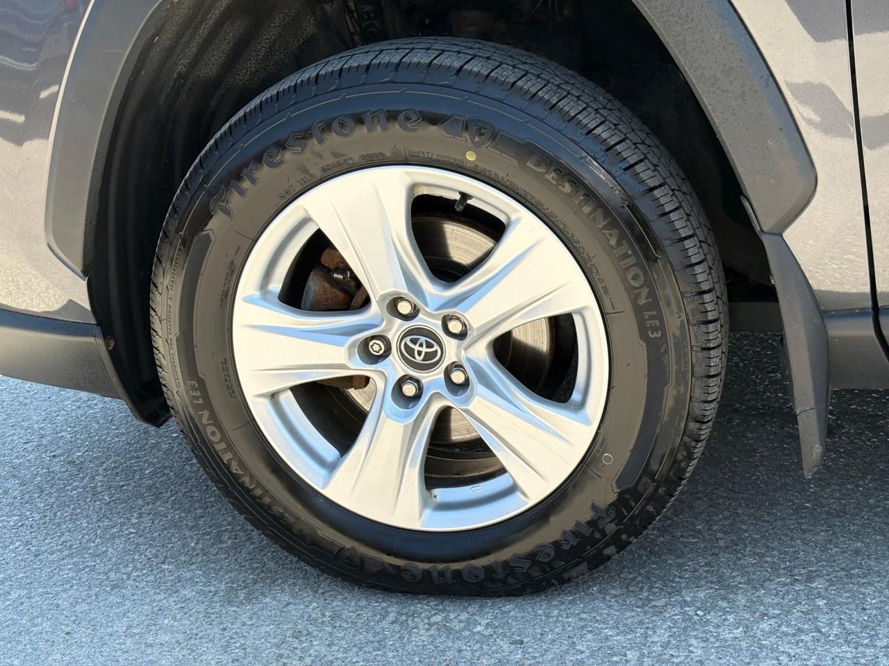 2020 Toyota RAV4 XLE AWD Photo