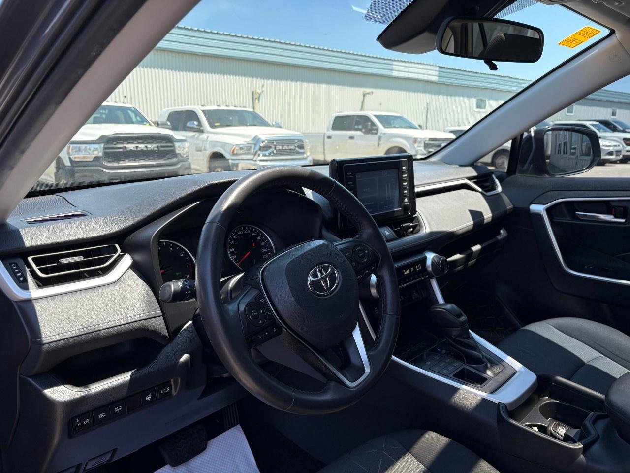 2020 Toyota RAV4 XLE AWD Photo
