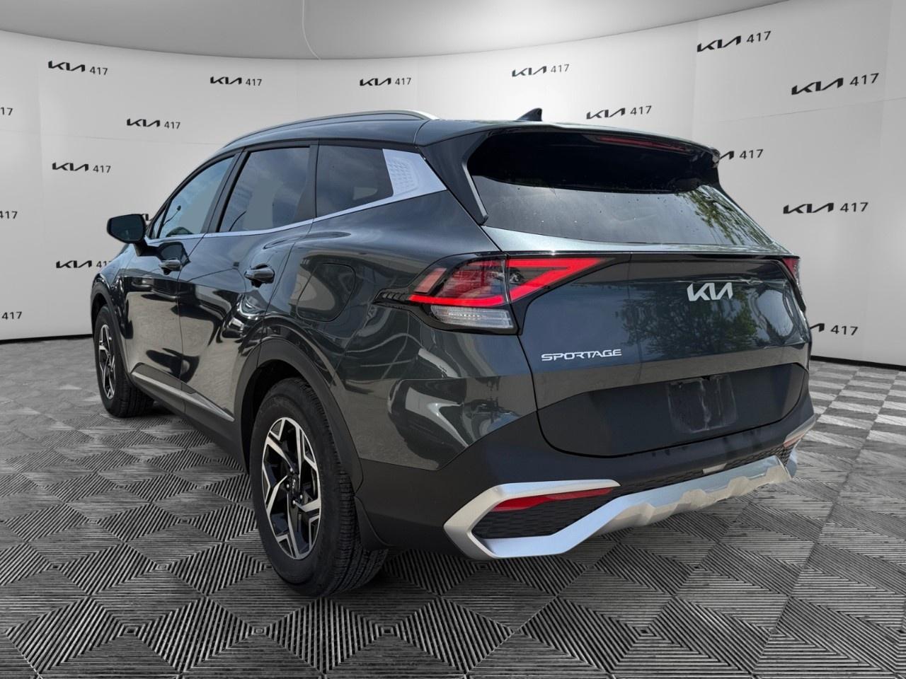 2023 Kia Sportage LX FWD Photo2