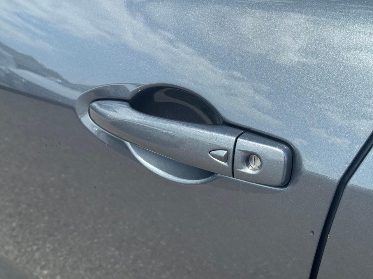 2020 Nissan Kicks SR FWD Photo