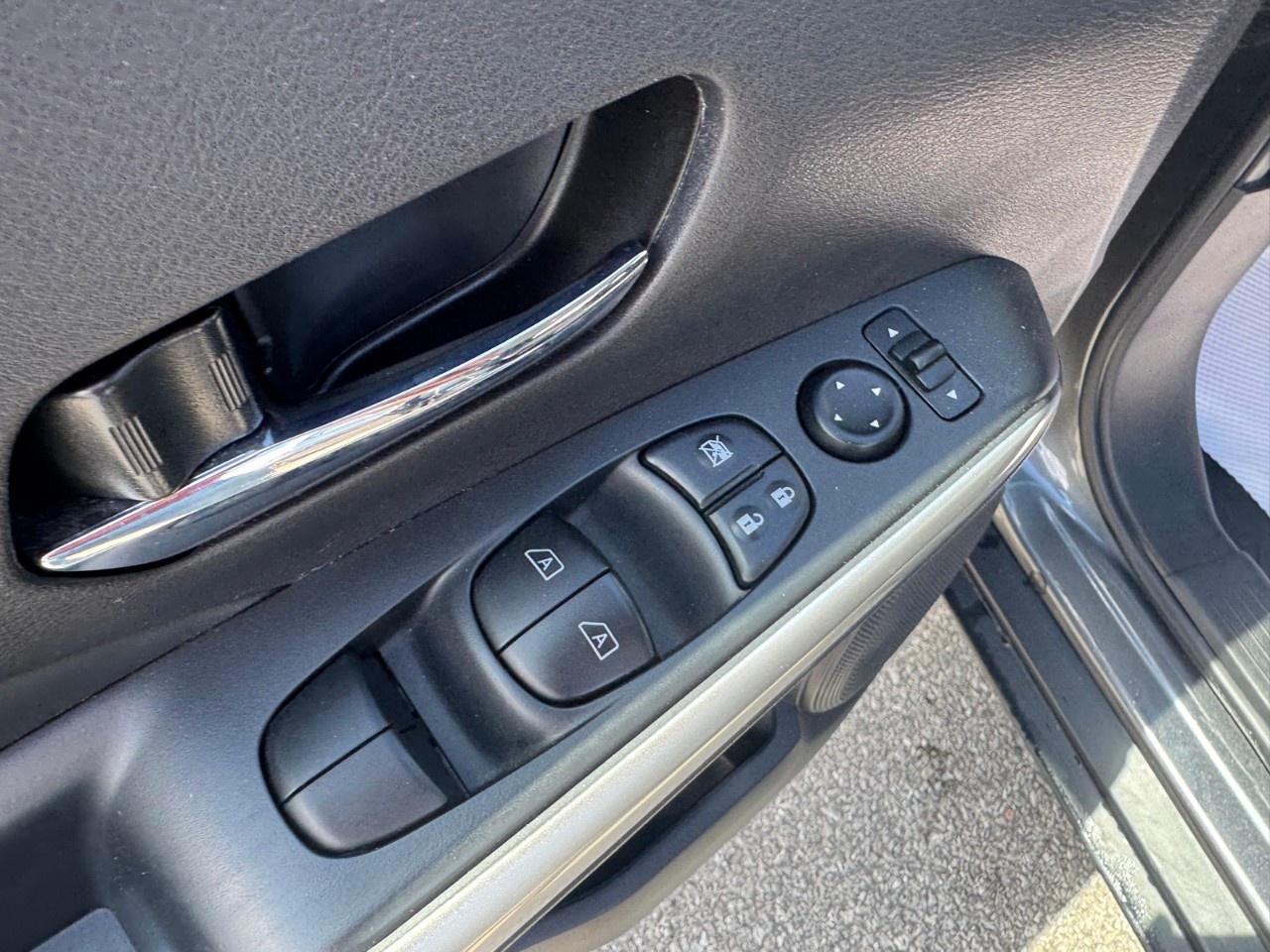 2020 Nissan Kicks SR FWD Photo