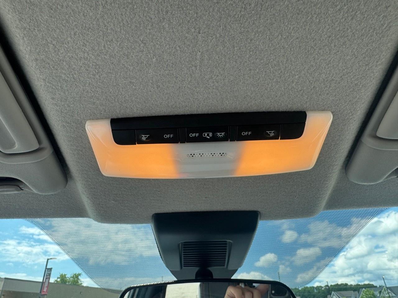 2020 Nissan Kicks SR FWD Photo