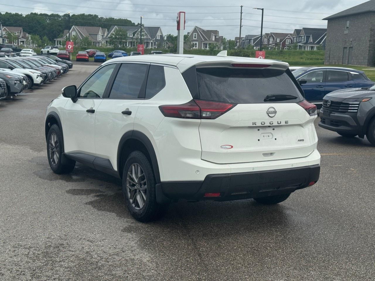 2024 Nissan Rogue AWD S Photo4