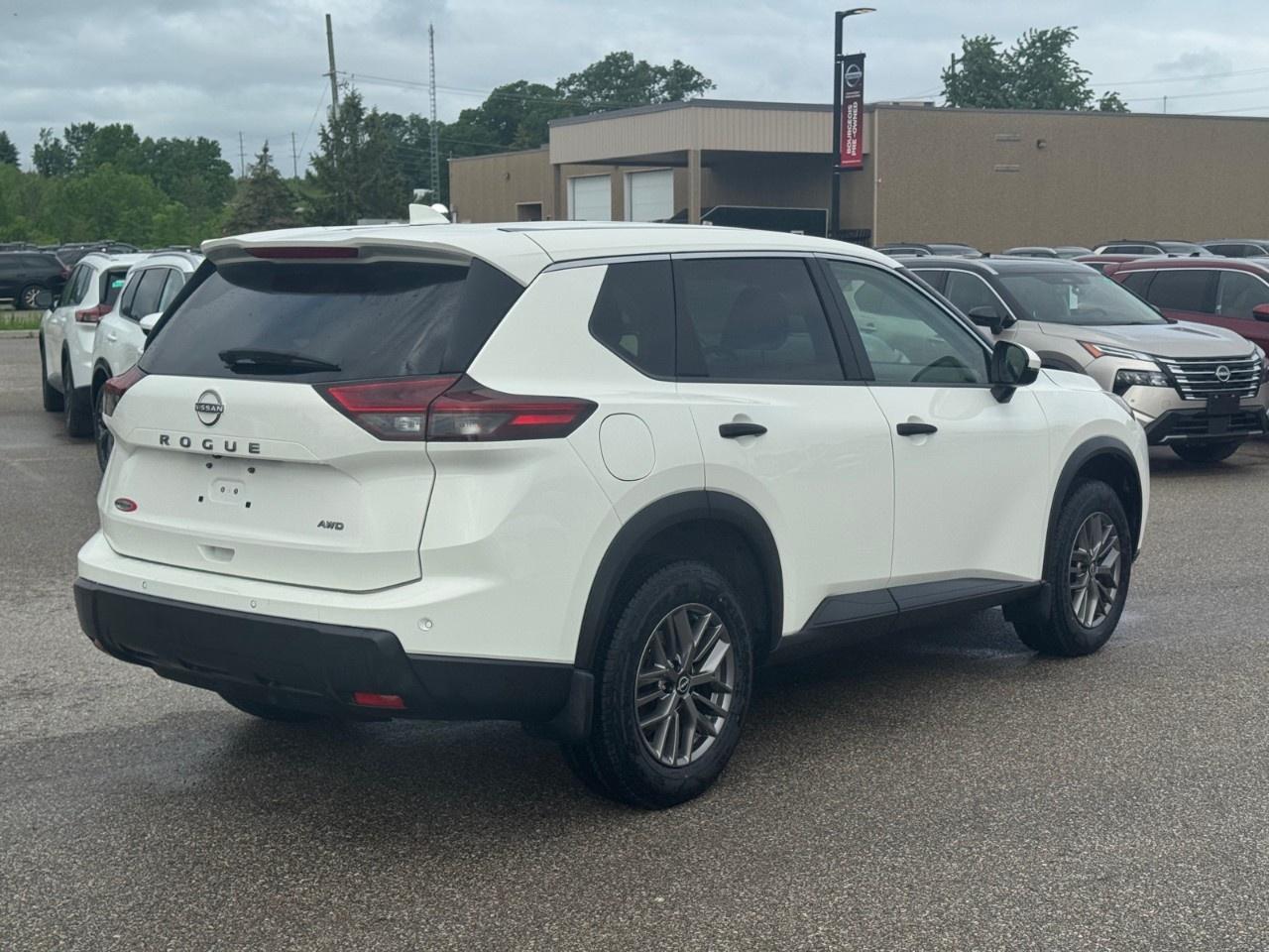 2024 Nissan Rogue AWD S Photo2