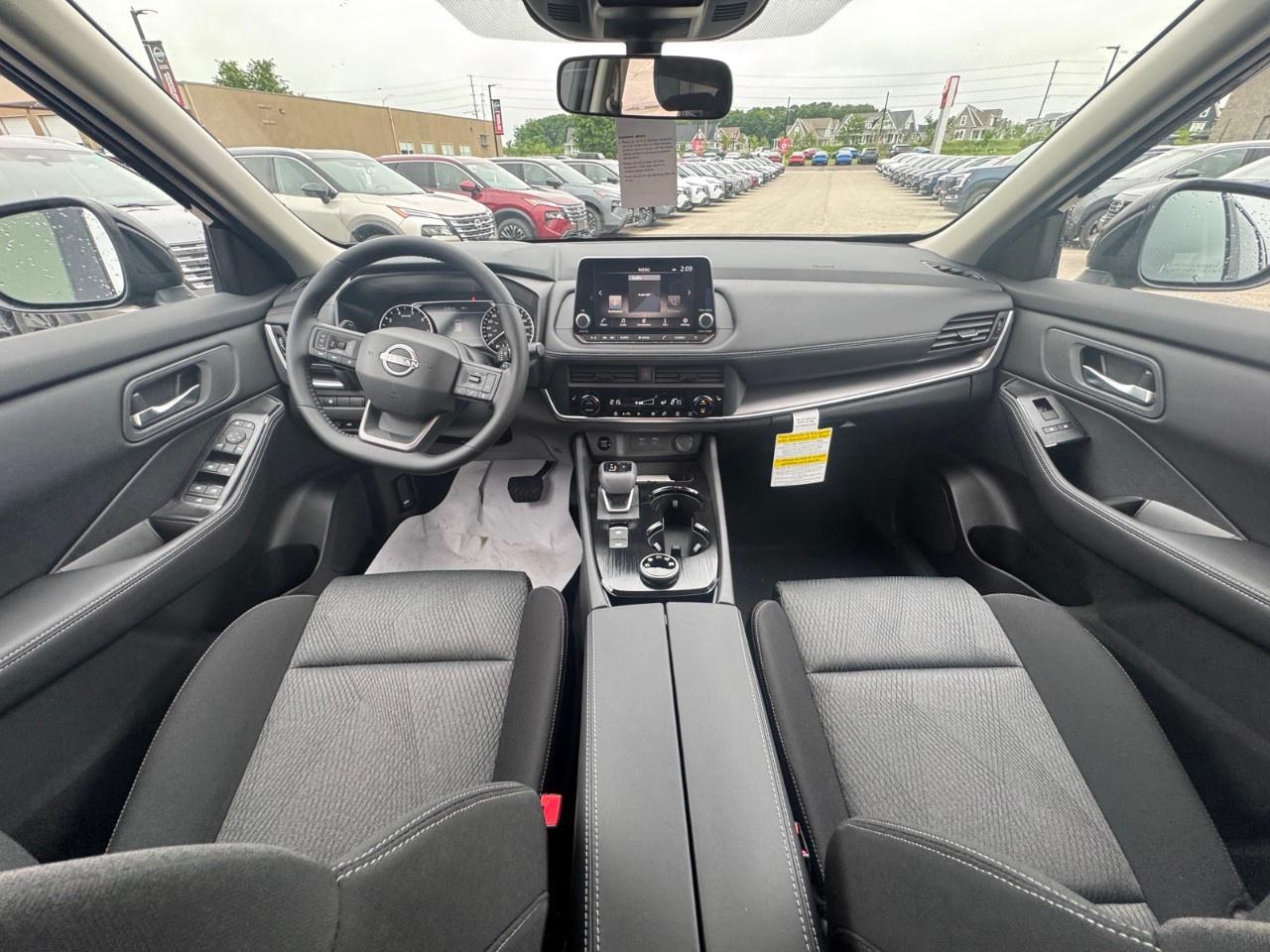 2026 Nissan Rogue AWD SV Moonroof Photo