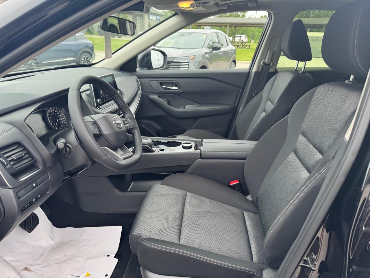 2026 Nissan Rogue AWD SV Moonroof Photo