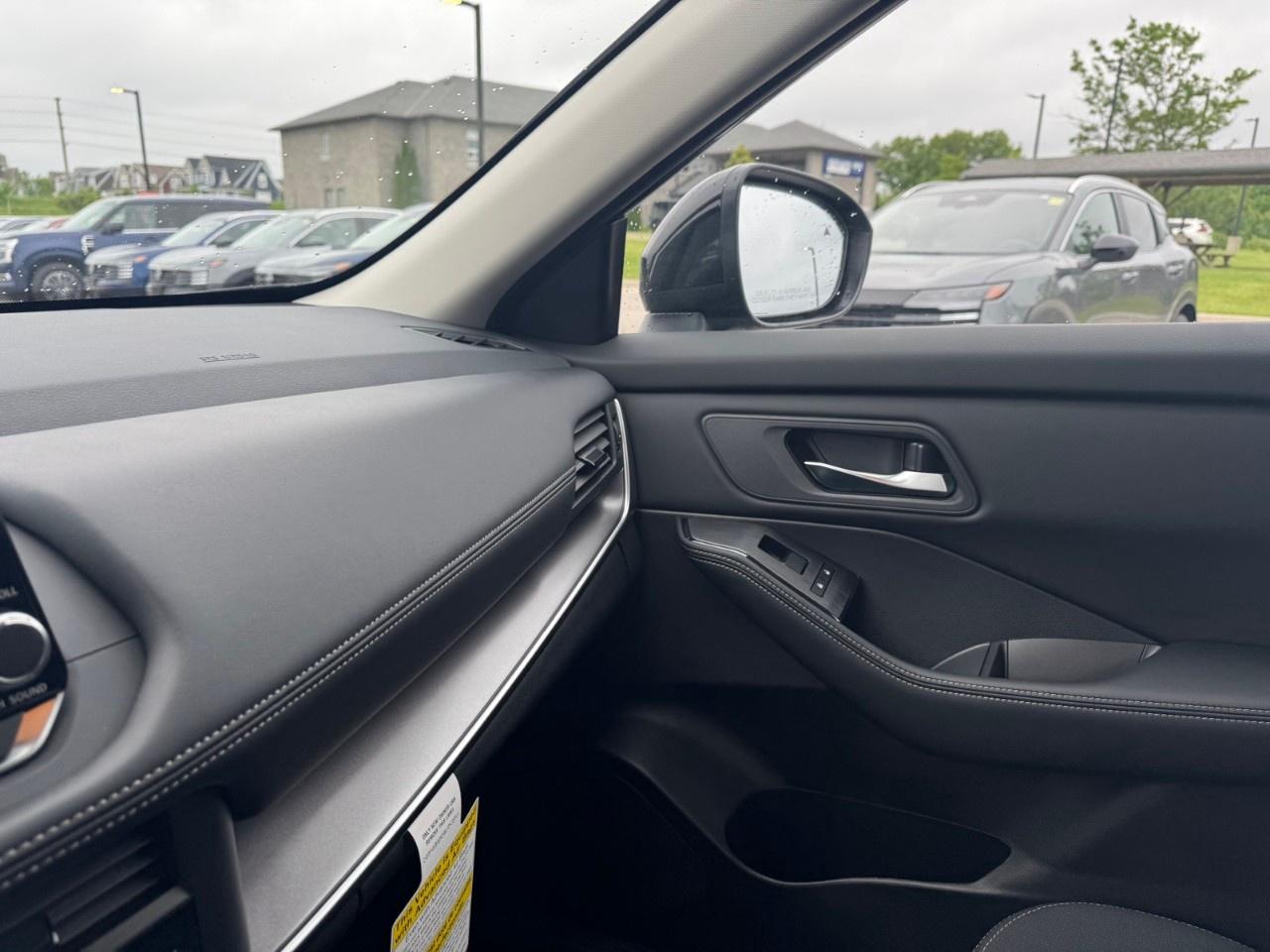 2026 Nissan Rogue AWD SV Moonroof Photo