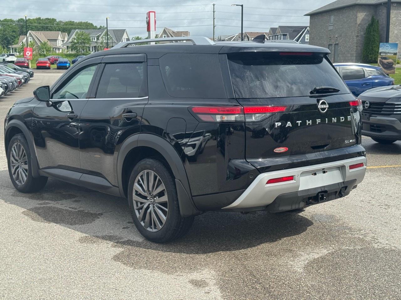 2023 Nissan Pathfinder SL 4WD Photo4