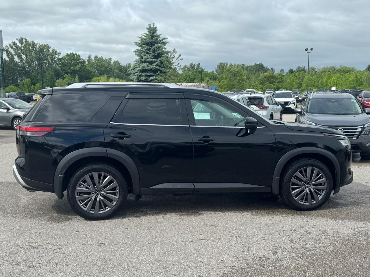 2023 Nissan Pathfinder SL 4WD Photo