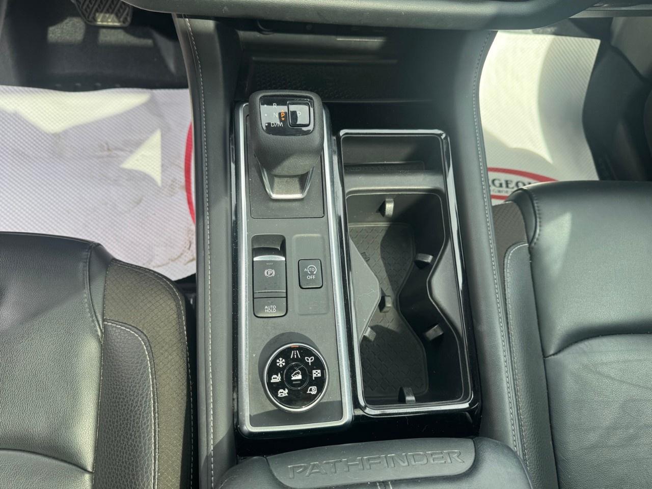2023 Nissan Pathfinder SL 4WD Photo