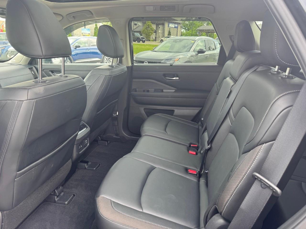 2023 Nissan Pathfinder SL 4WD Photo