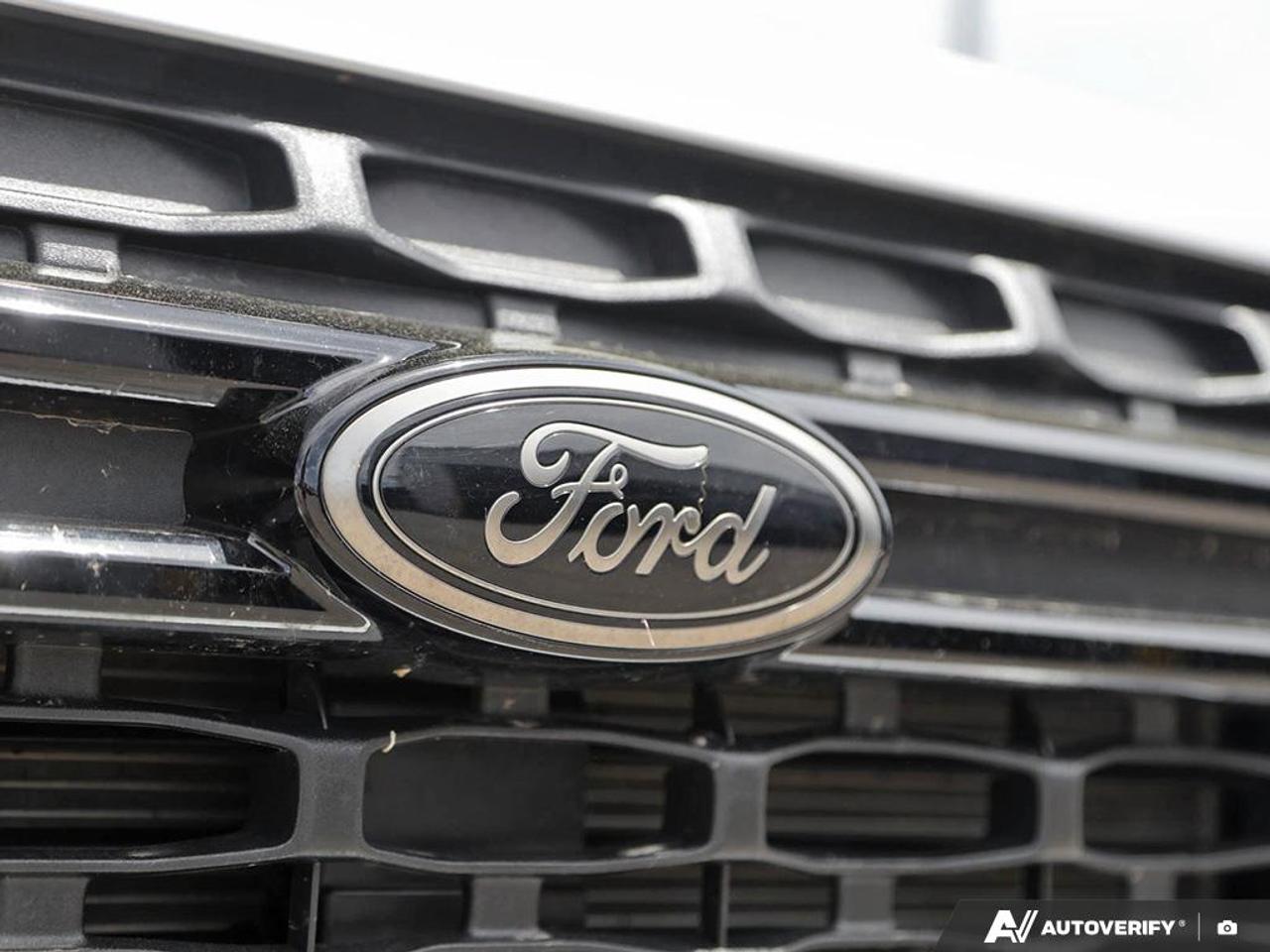 2023 Ford Maverick XLT HARD TRI-FOLD TONNEAU COVER | APPLE CARPLAY/ANDROI Photo