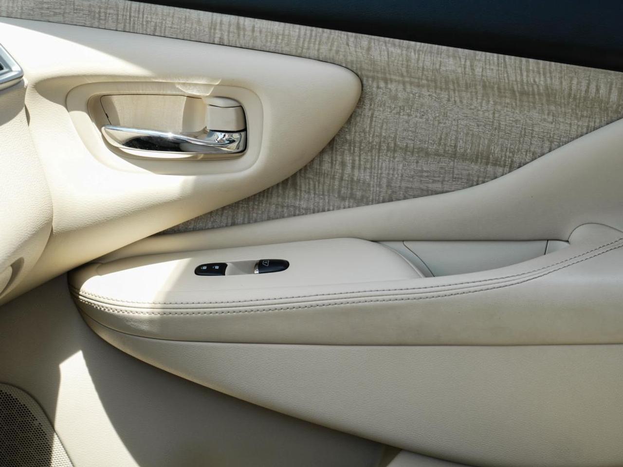 2019 Nissan Murano AWD SV | CREAM LEATHER | PANO ROOF | CLEAN CAR FAX Photo