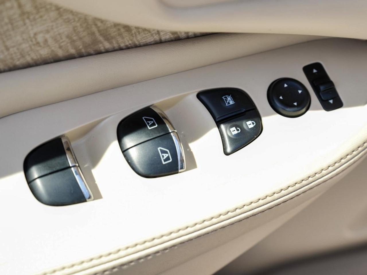 2019 Nissan Murano AWD SV | CREAM LEATHER | PANO ROOF | CLEAN CAR FAX Photo