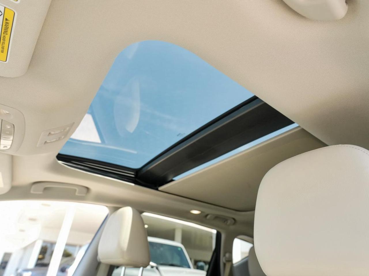 2019 Nissan Murano AWD SV | CREAM LEATHER | PANO ROOF | CLEAN CAR FAX Photo