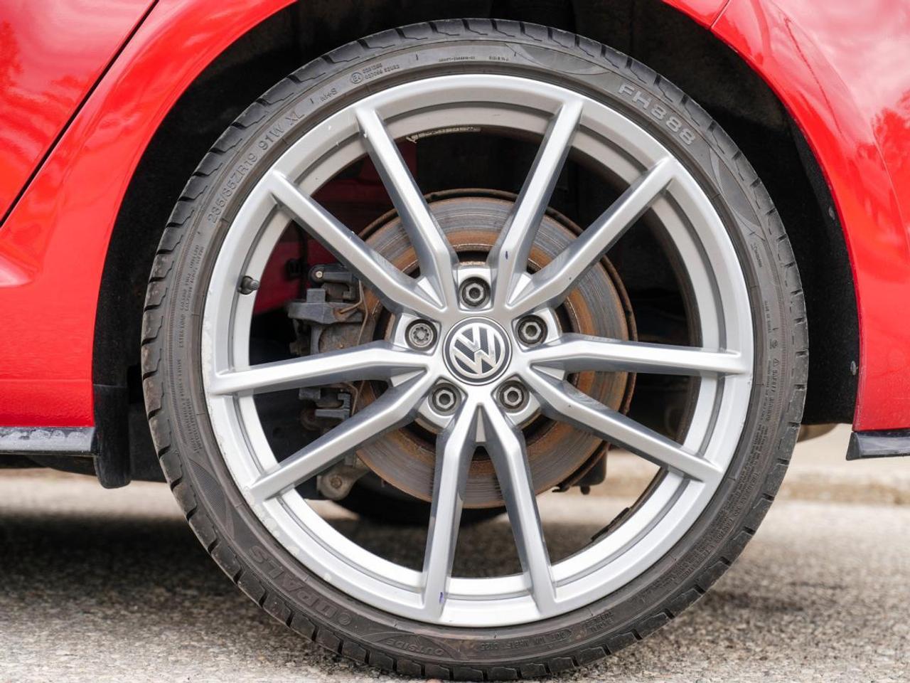 2018 Volkswagen Golf R 5-door Manual | LEATHER | GREAT KM | MANUAL Photo