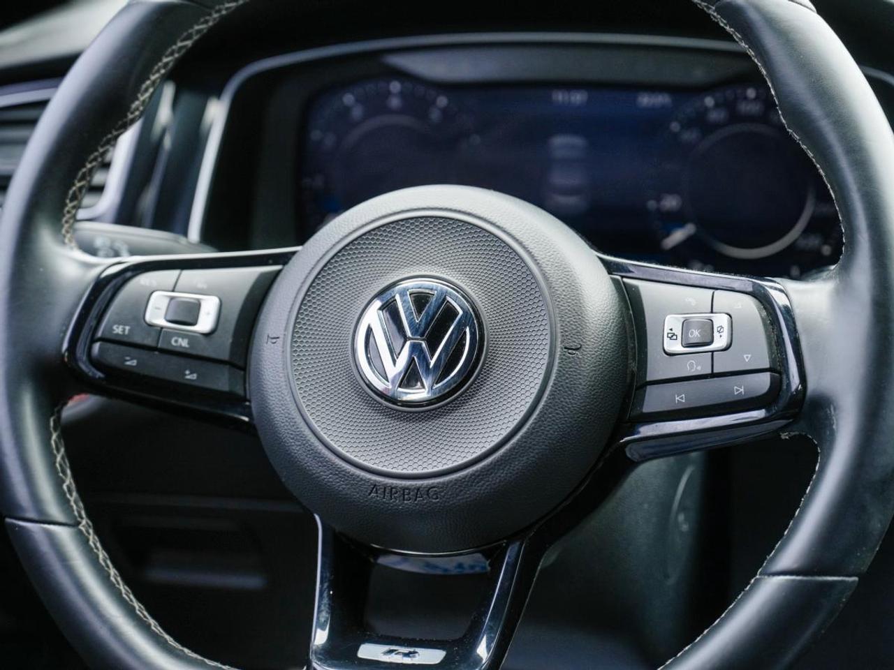 2018 Volkswagen Golf R 5-door Manual | LEATHER | GREAT KM | MANUAL Photo