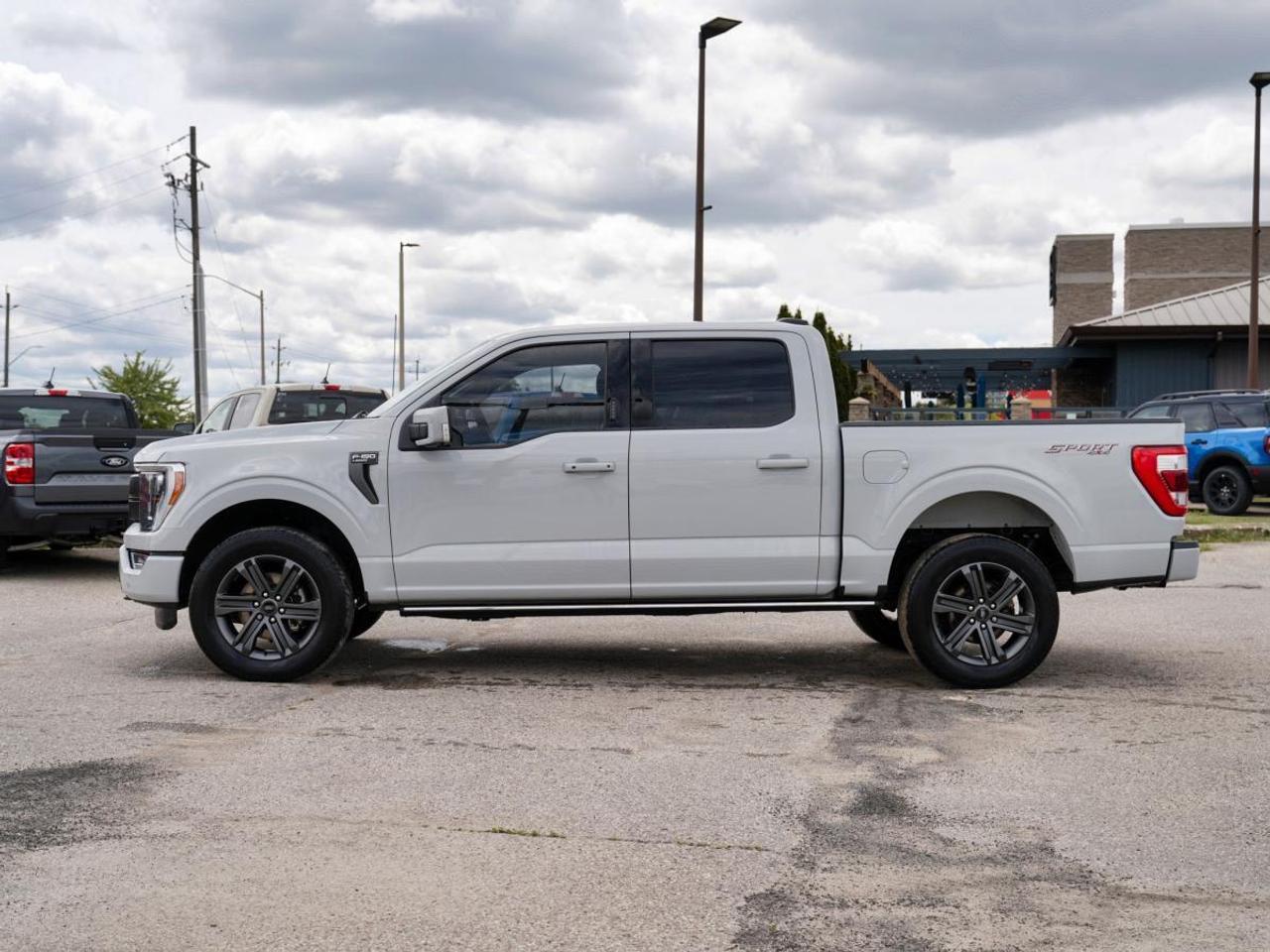 2023 Ford F-150 LARIAT 4X4/ONE OWNER/GREAT COLOUR!!!!!! Photo