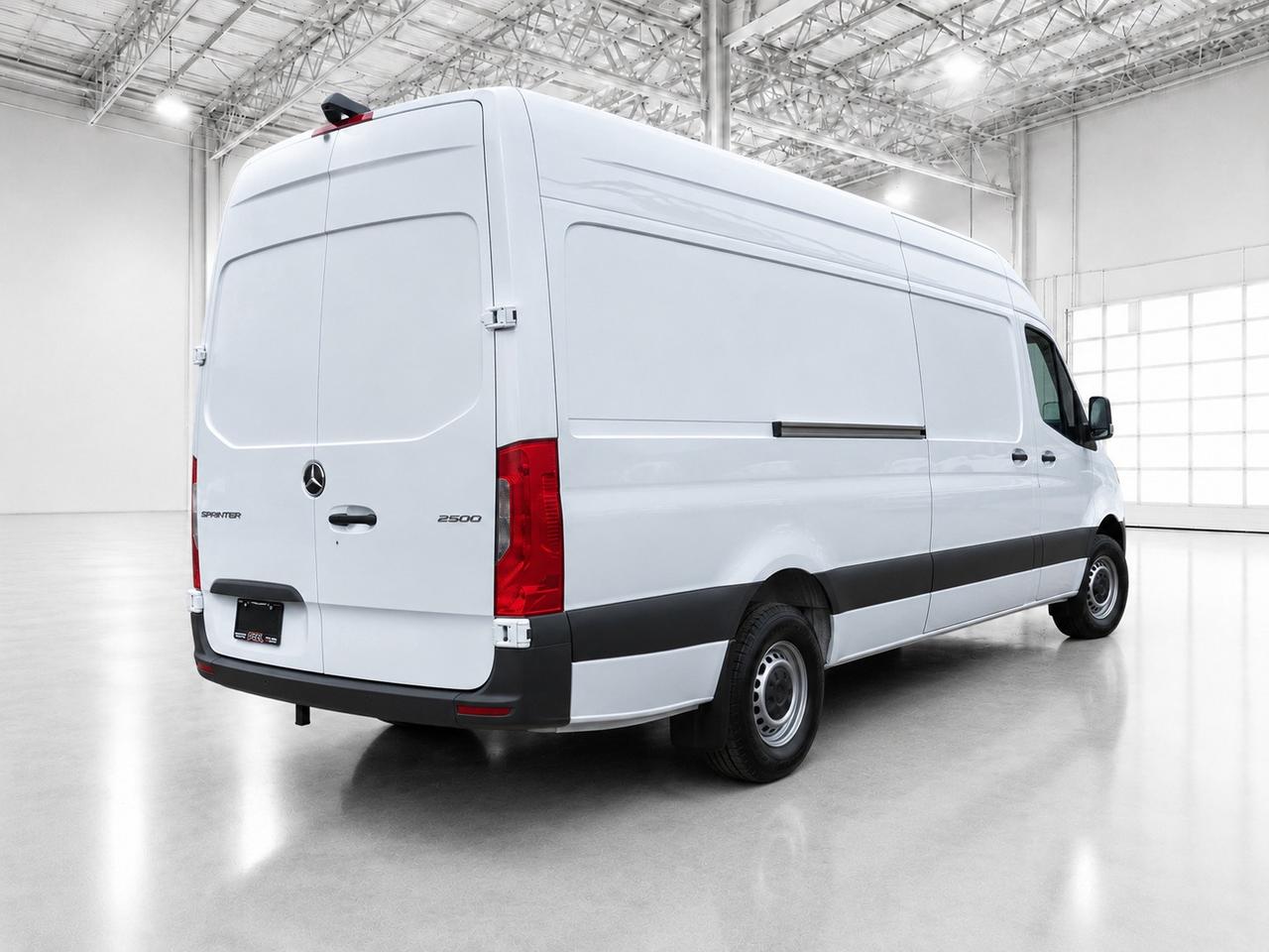 2025 Mercedes-Benz Sprinter Cargo Van 2500 High Roof Diesel 170" WB | LOW KM | RWD Photo4