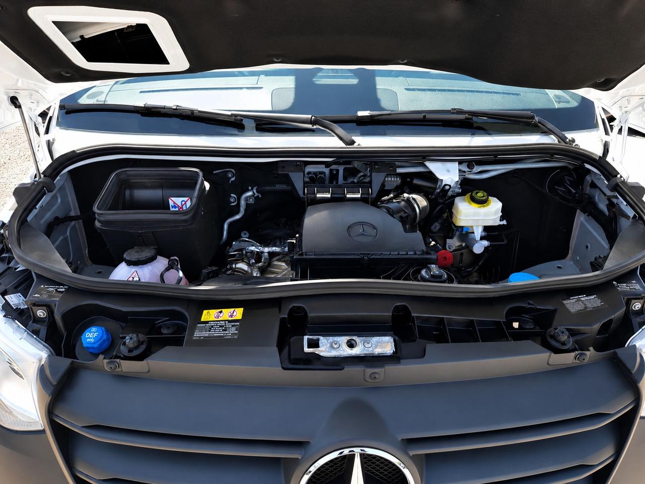 2025 Mercedes-Benz Sprinter Cargo Van 2500 High Roof Diesel 170" WB | LOW KM | RWD Photo