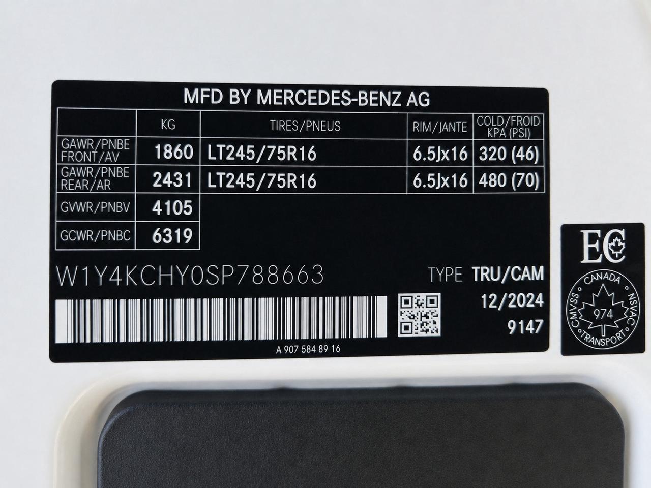 2025 Mercedes-Benz Sprinter Cargo Van 2500 High Roof Diesel 170" WB | LOW KM | RWD Photo