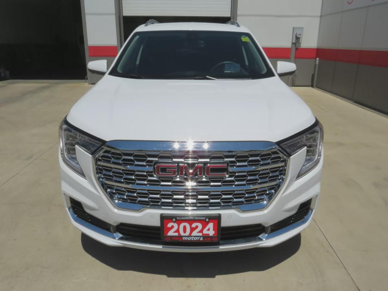 2024 GMC Terrain Denali | Clean Carfax Report | AWD | Leather | Heated Front And Rear Seats | Navigation | Heads Up Display | Photo