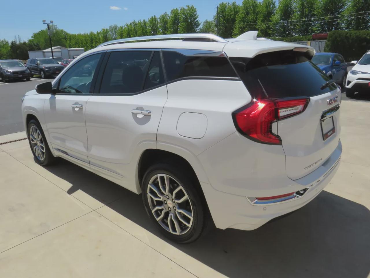 2024 GMC Terrain Denali | Clean Carfax Report | AWD | Leather | Heated Front And Rear Seats | Navigation | Heads Up Display | Photo