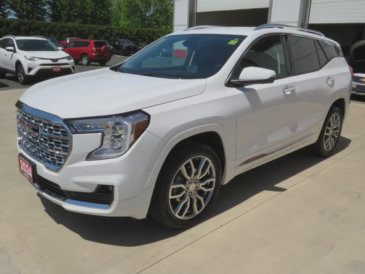2024 GMC Terrain Denali | Clean Carfax Report | AWD | Leather | Heated Front And Rear Seats | Navigation | Heads Up Display | Photo