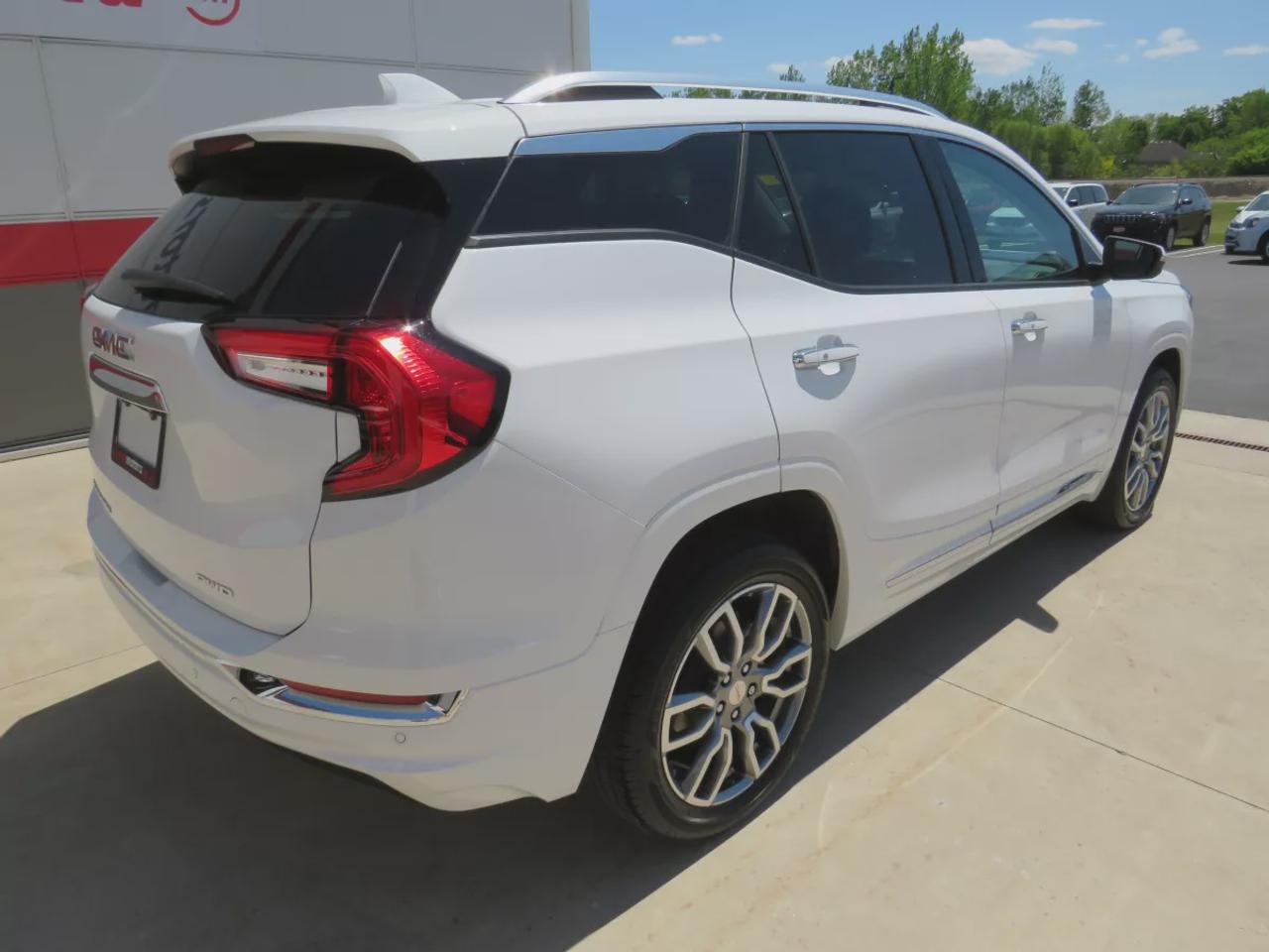 2024 GMC Terrain Denali | Clean Carfax Report | AWD | Leather | Heated Front And Rear Seats | Navigation | Heads Up Display | Photo