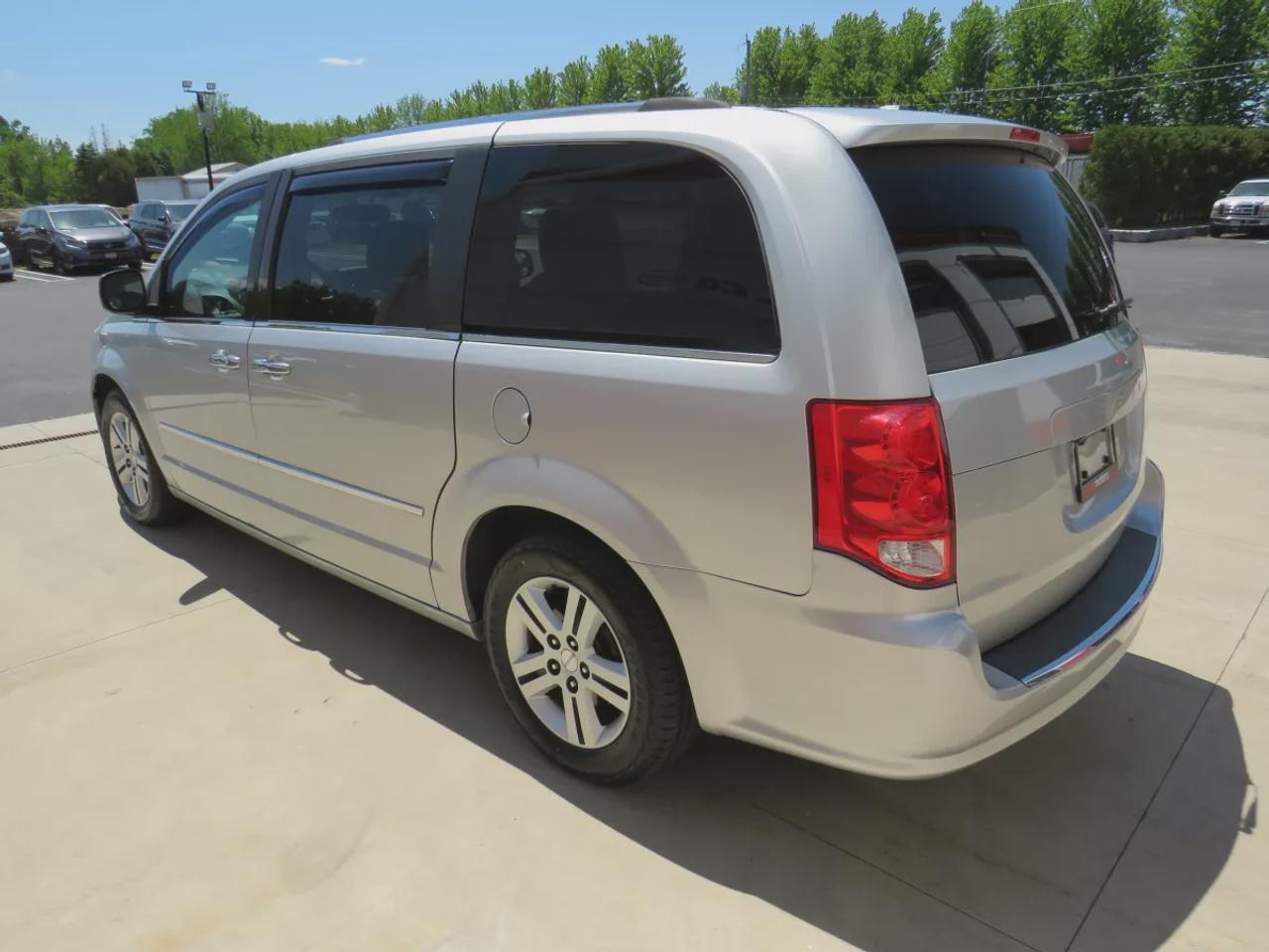 2011 Dodge Grand Caravan Crew Plus | Tints | 7 Passenger | Stow and Go Seating| Power Sliding Doors | Power Seating | Photo2