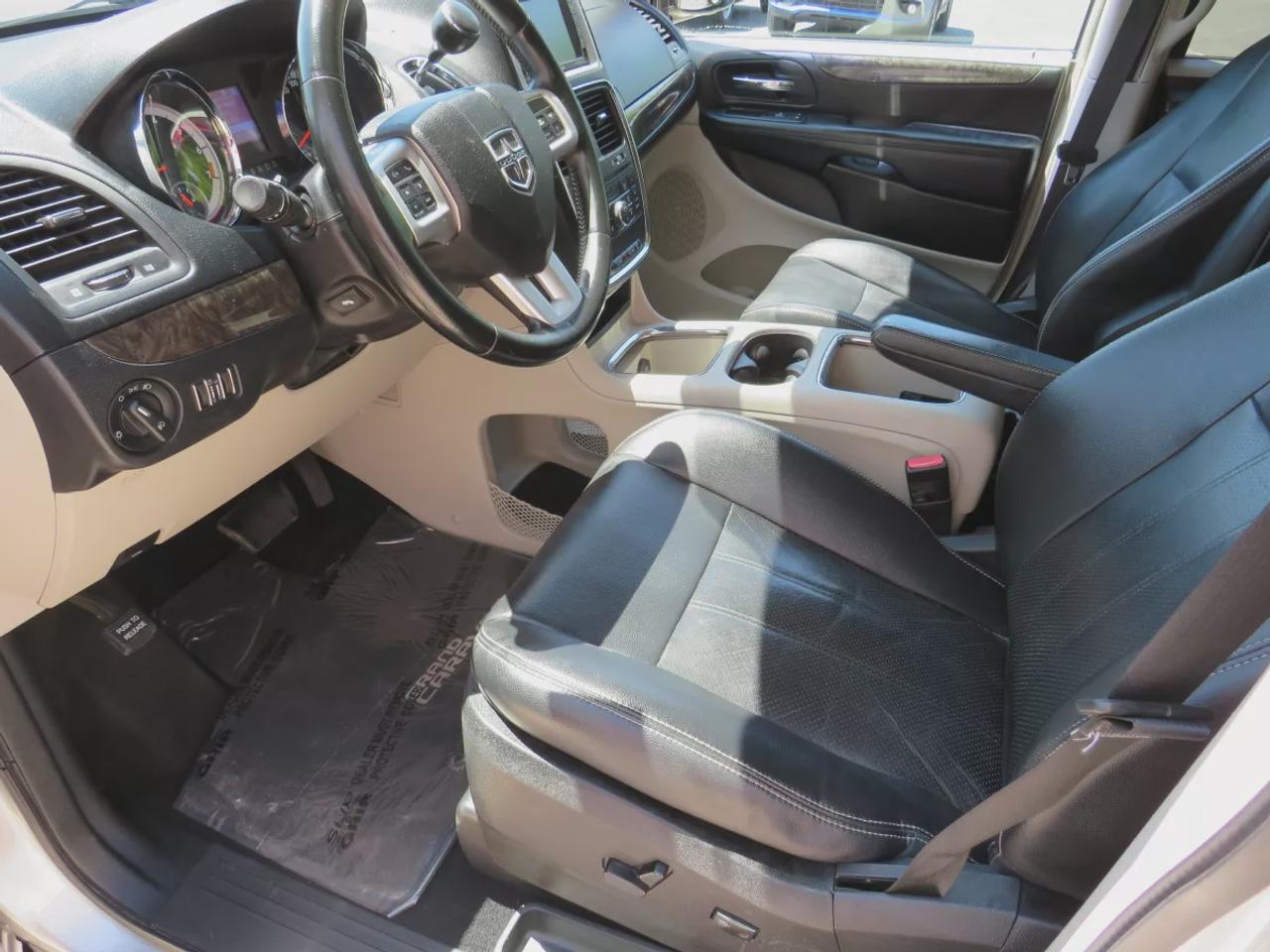 2011 Dodge Grand Caravan Crew Plus | Tints | 7 Passenger | Stow and Go Seating| Power Sliding Doors | Power Seating | Photo3