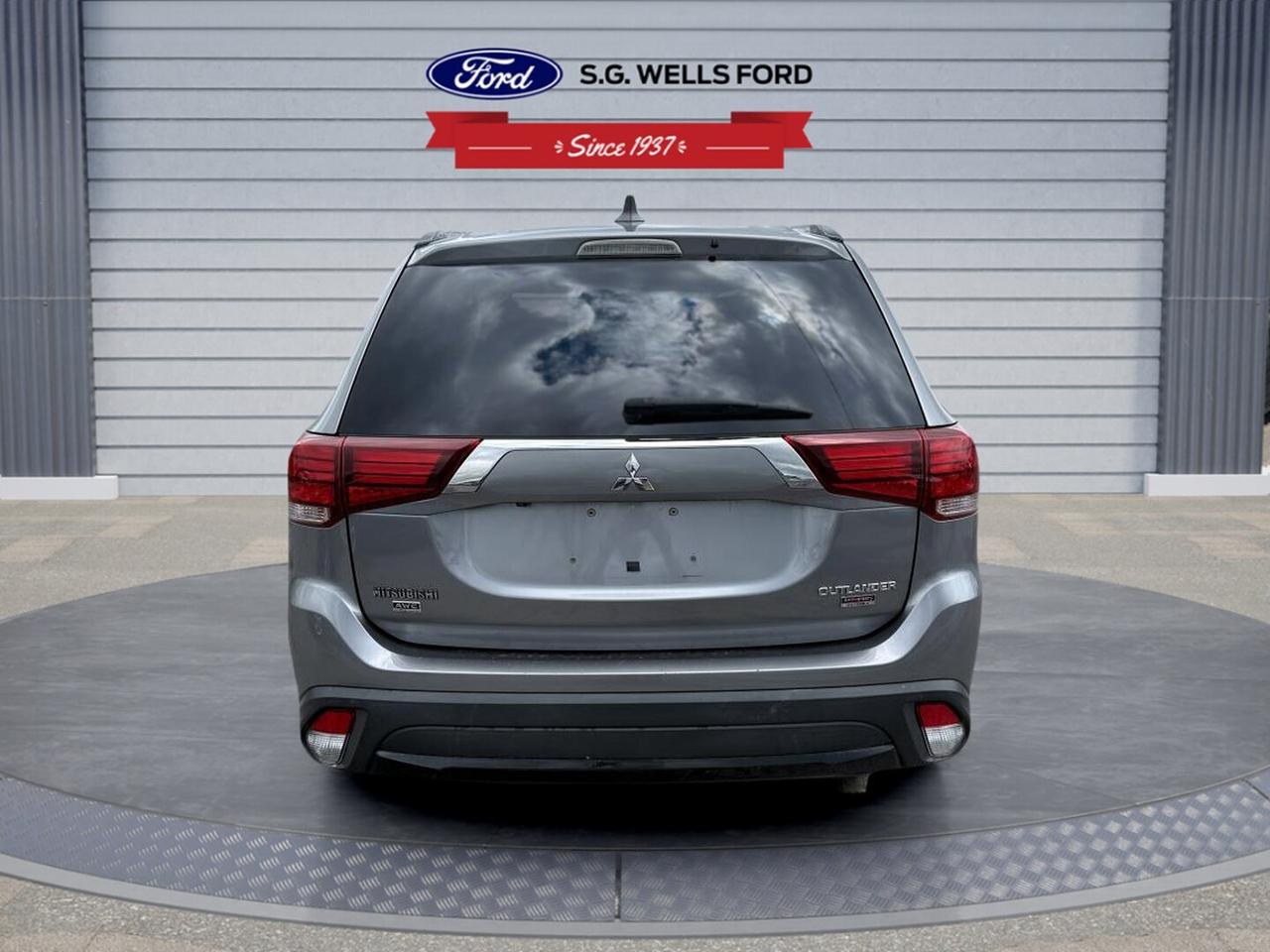 2018 Mitsubishi Outlander SE Photo