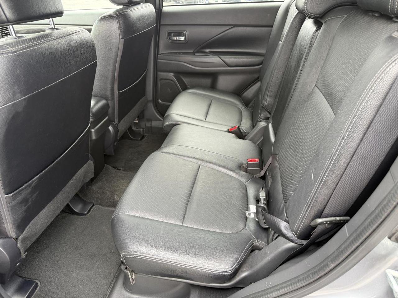 2018 Mitsubishi Outlander SE Photo