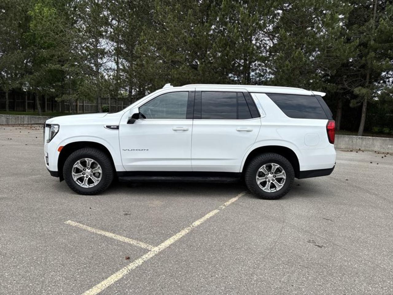 2023 GMC Yukon SLE 4WD | No Accidents Photo