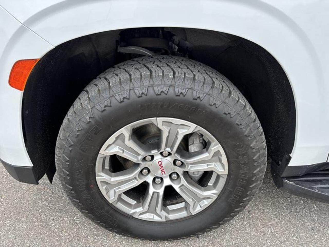 2023 GMC Yukon SLE 4WD | No Accidents Photo