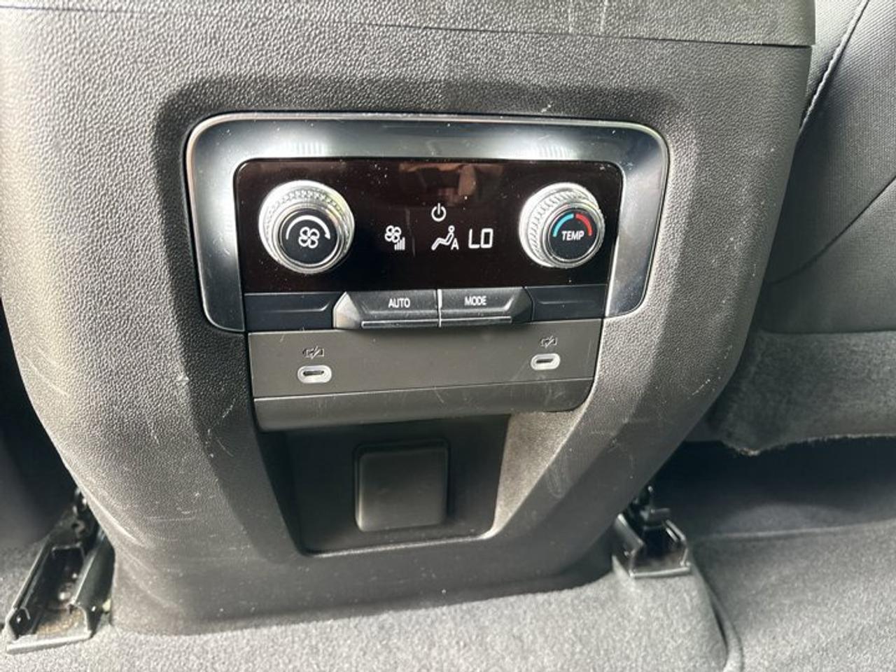 2023 GMC Yukon SLE 4WD | No Accidents Photo