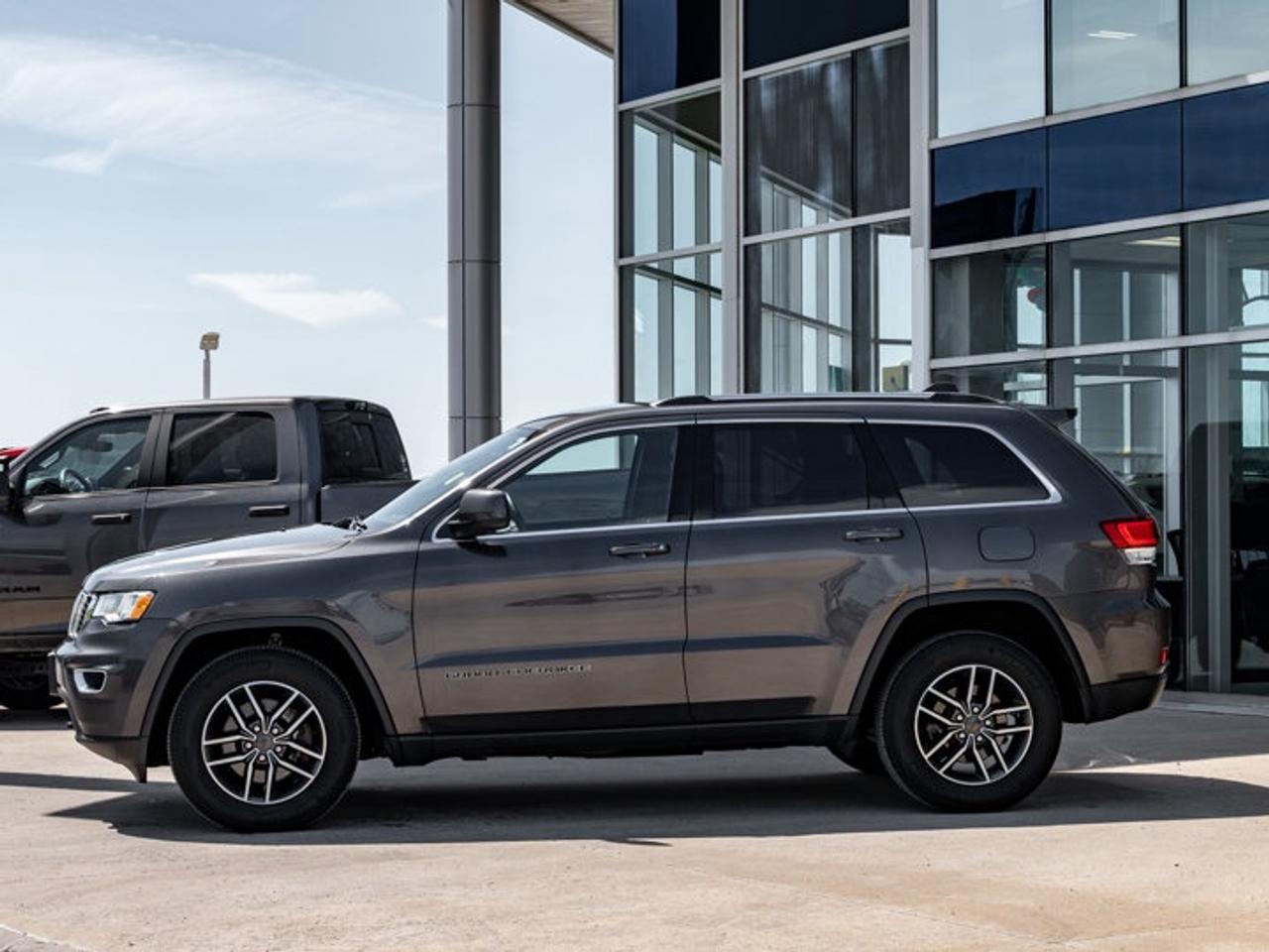2021 Jeep Grand Cherokee Laredo Photo4