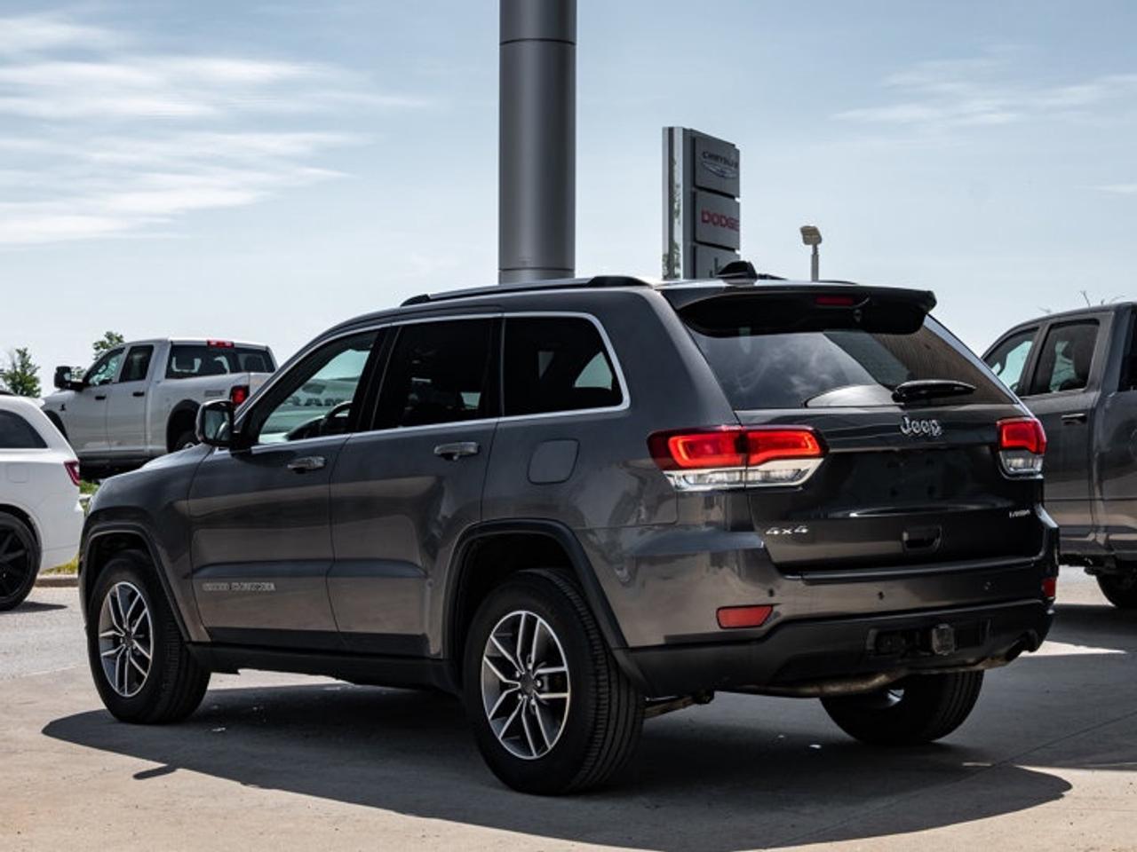 2021 Jeep Grand Cherokee Laredo Photo