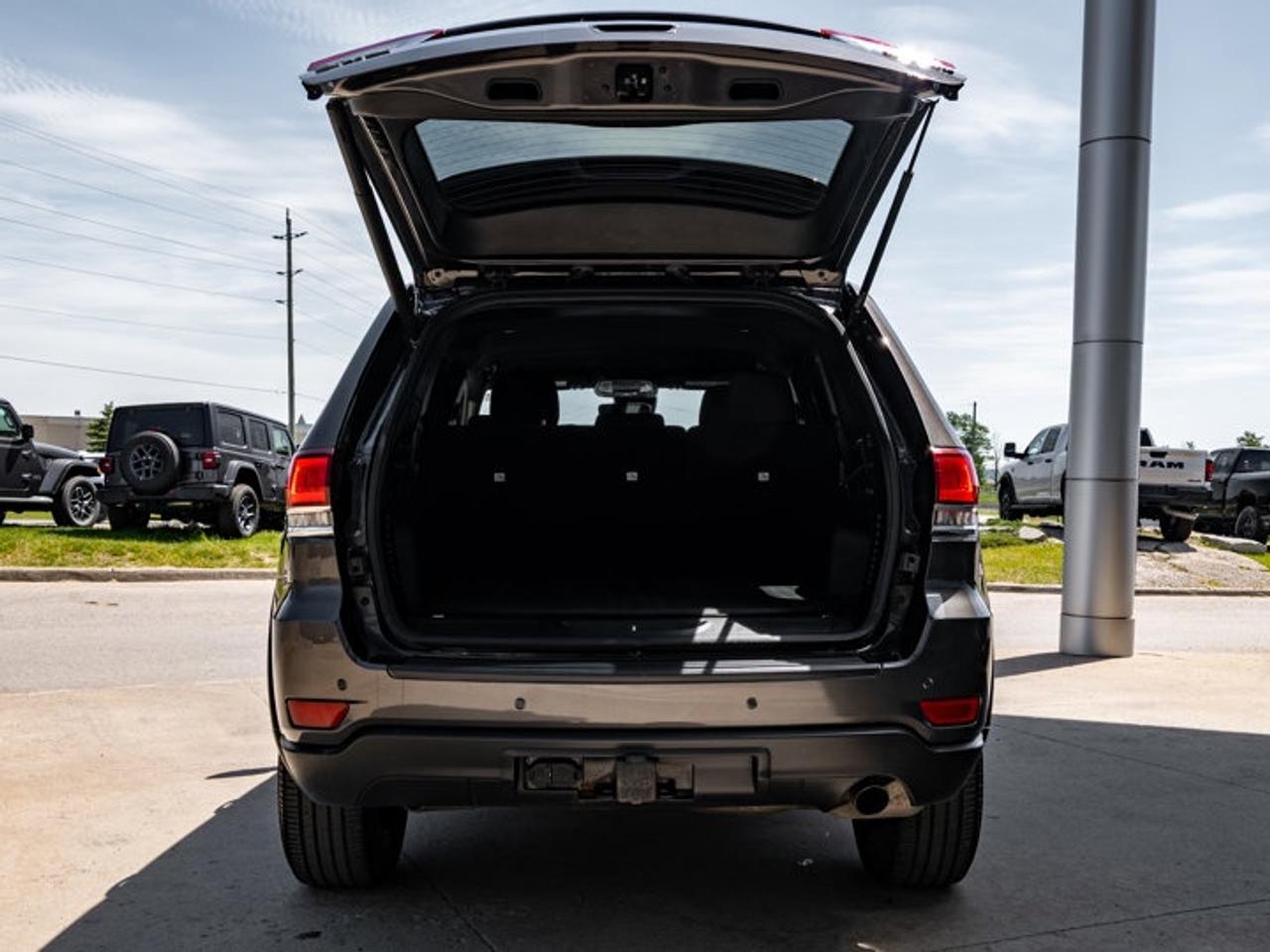 2021 Jeep Grand Cherokee Laredo Photo