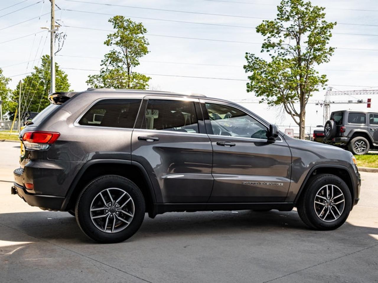 2021 Jeep Grand Cherokee Laredo Photo