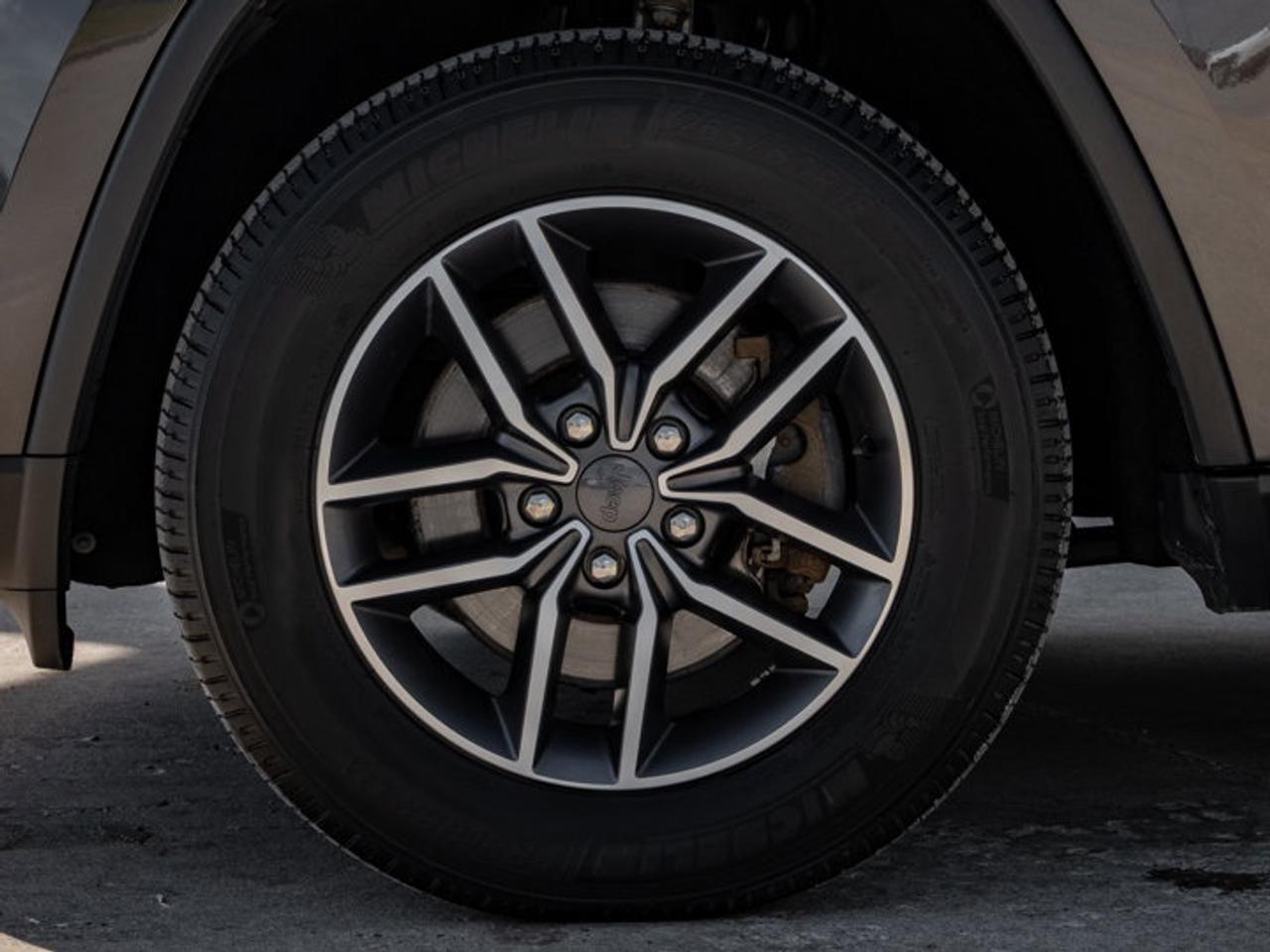 2021 Jeep Grand Cherokee Laredo Photo