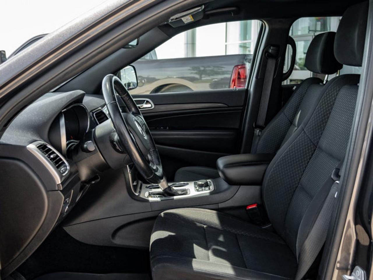 2021 Jeep Grand Cherokee Laredo Photo