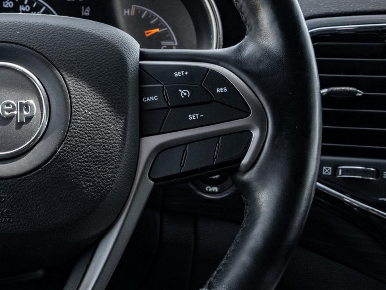 2021 Jeep Grand Cherokee Laredo Photo