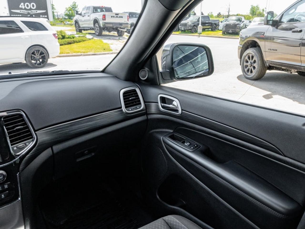 2021 Jeep Grand Cherokee Laredo Photo
