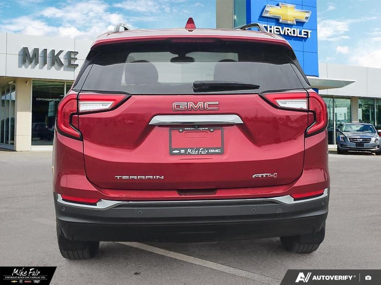 2023 GMC Terrain AWD AT4 Photo4