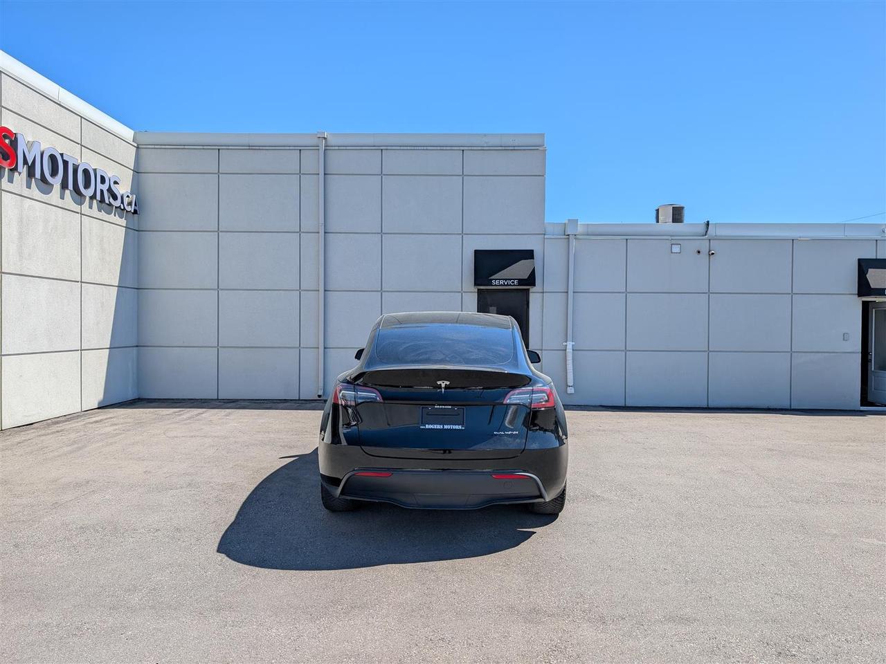 2023 Tesla Model Y LONG RANGE AWD - DUAL MOTOR Photo