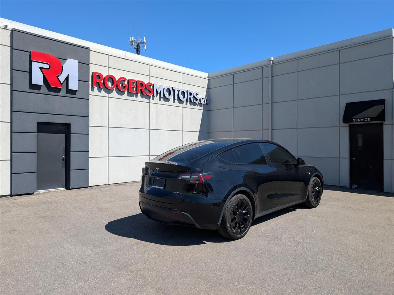 2023 Tesla Model Y LONG RANGE AWD - DUAL MOTOR Photo